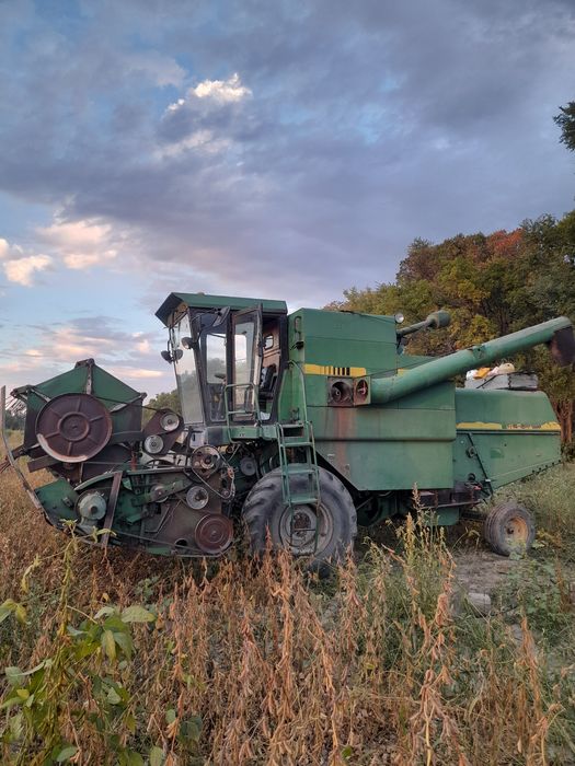 Продам комбайн Джон дир