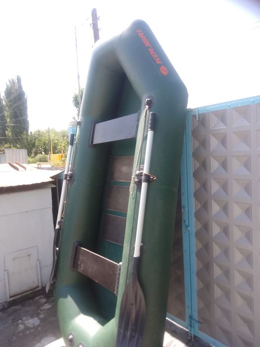 Лодка надувная ,двух местная .