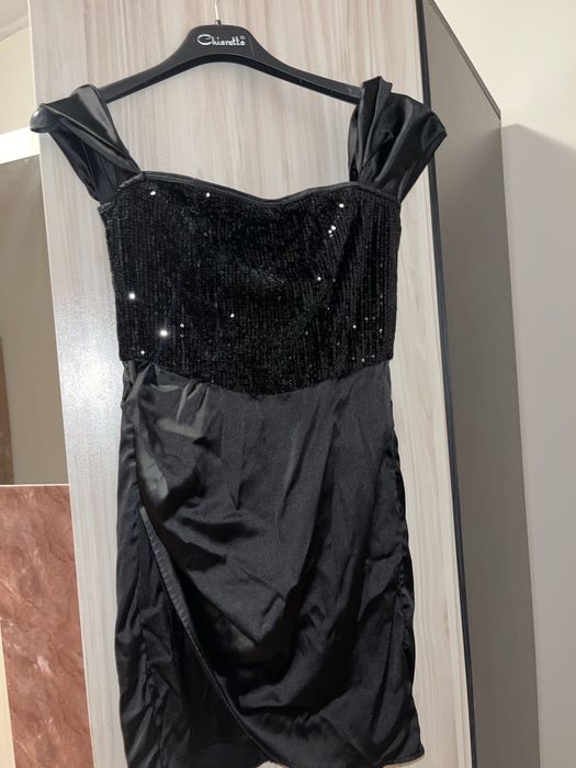 Официална черна сатенена рокля