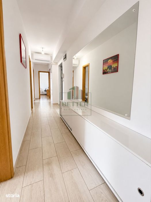 Apartament 3 camere de vânzare, Sector 4, 800 m metrou, balcon generos