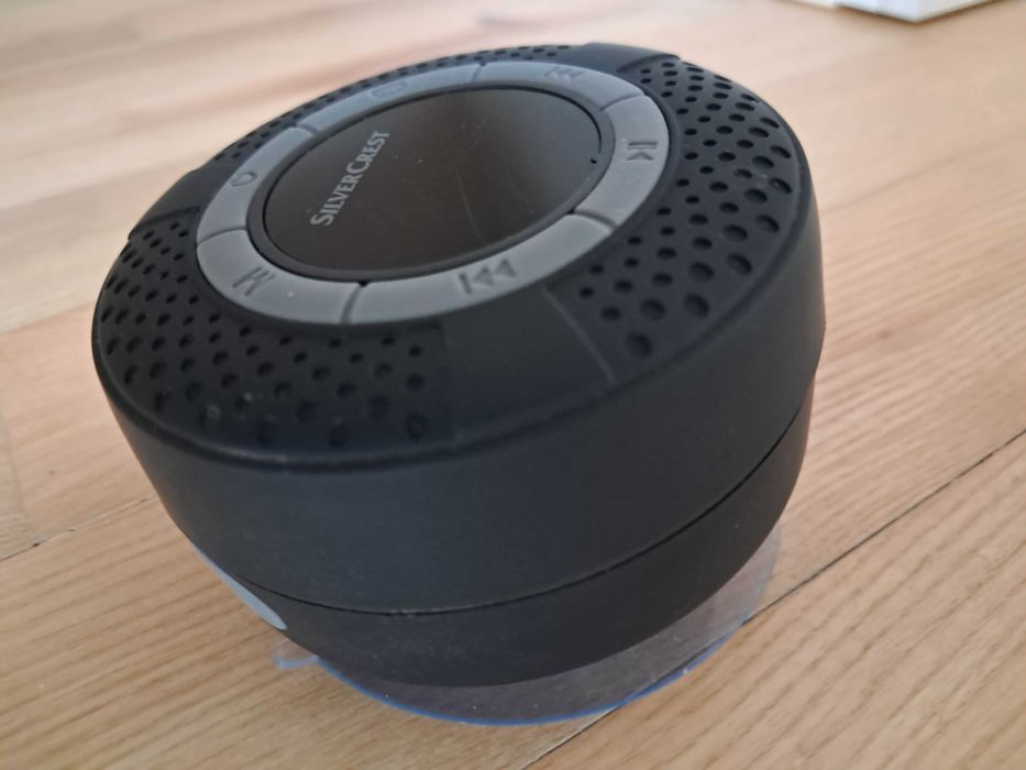 Малка преносима Bluetooth колонка за слушане на музика