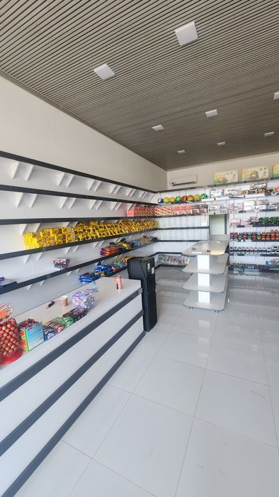 Yangi afto vagzalda shtab gayini yonida qurilgan aftovagzal dukon
 are