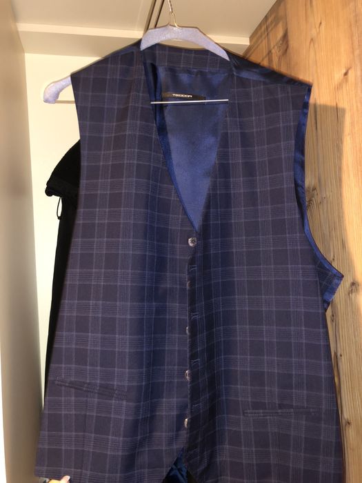 Абитуриентски костюм