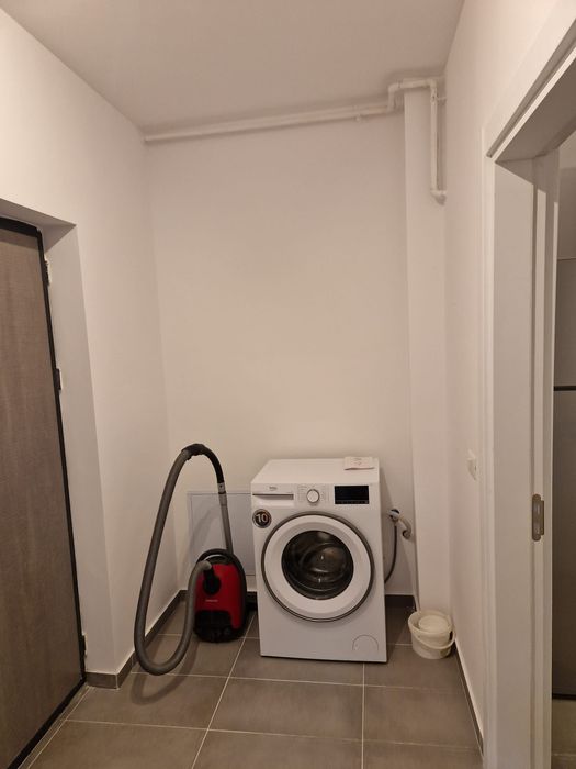 Inchiriez garsonieră 38mp utili 10minute metrou