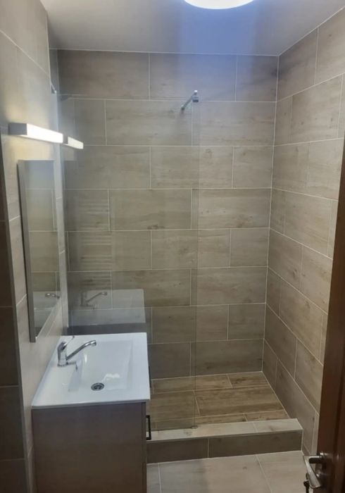 Închiriez apartament cu 2 camere