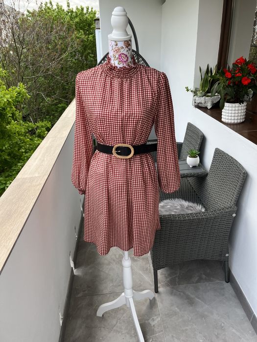 Rochie midi de primăvara