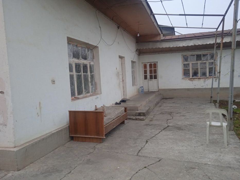 Uy sotiladi Yangiyol shaxar