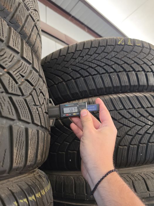 2 Броя 235/45/18 Goodyear 2x5,6mm