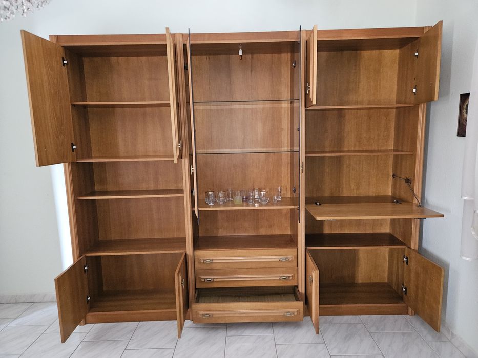 Секция от масив и естествен фурнир