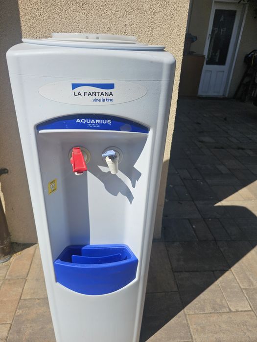 Dozator apa La Fântâna Aquarius