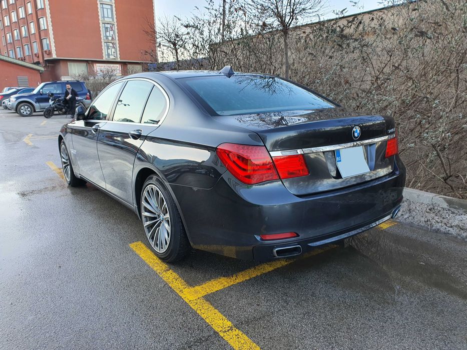 Продавам BMW 740i F01 2012