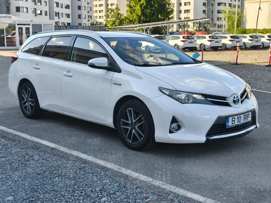 Toyota Auris 1.8 Hybrid CVT 136 CP