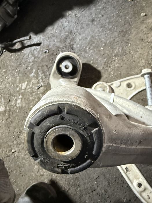 Шенкел ляв , десен ,  носач ляв ,десен  за Porsche Cayenne 958 A92 958