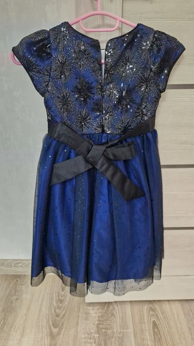 Платье нарядное на 5-7 лет