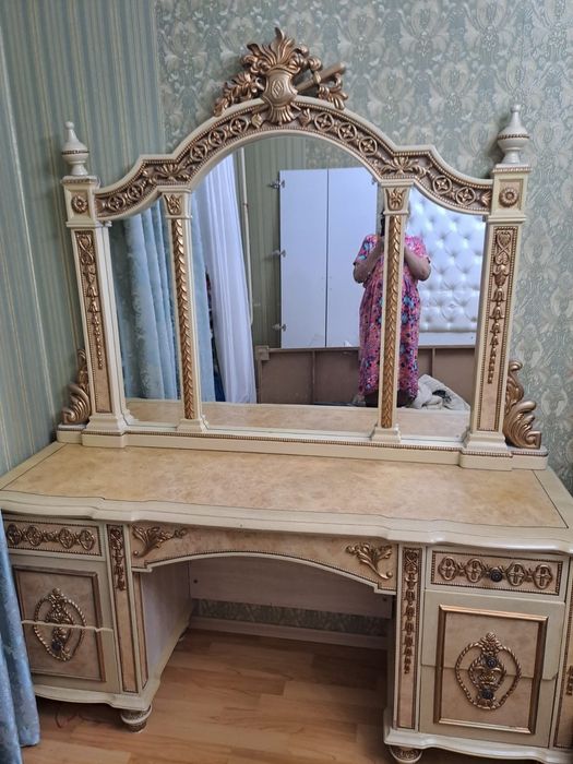 Камод с зеркалом