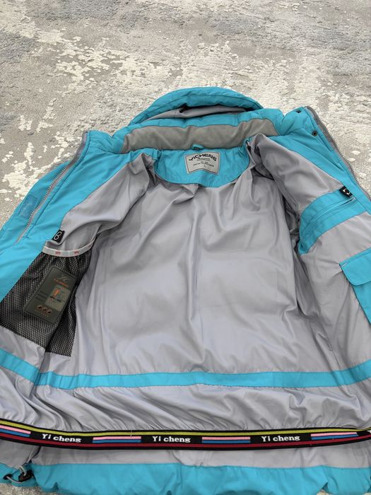 Продам женскую куртку