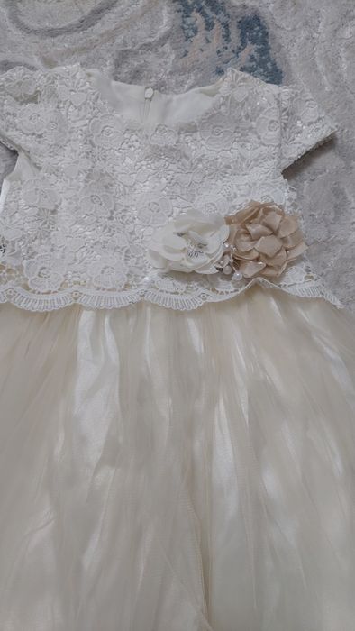 Продам бальные платья на возраст 3-6 лет