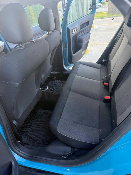 Vand citroen c4 cactus an 2017 acte la zi ,cauciucuri 10% uzura inchidere centralizata geamuri electrice 2 chei touch screen cu android auto motr 1.2