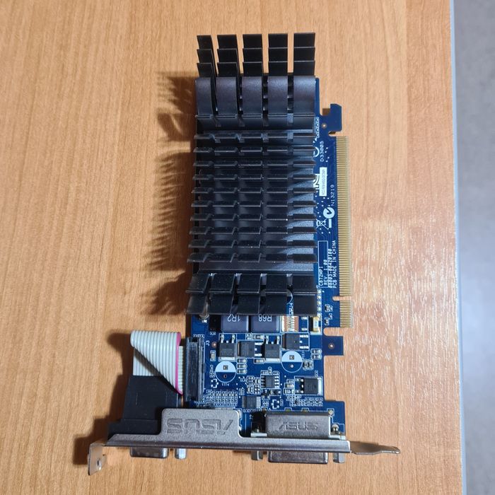 Жёсткие диски,  блоки питания, видеокарта