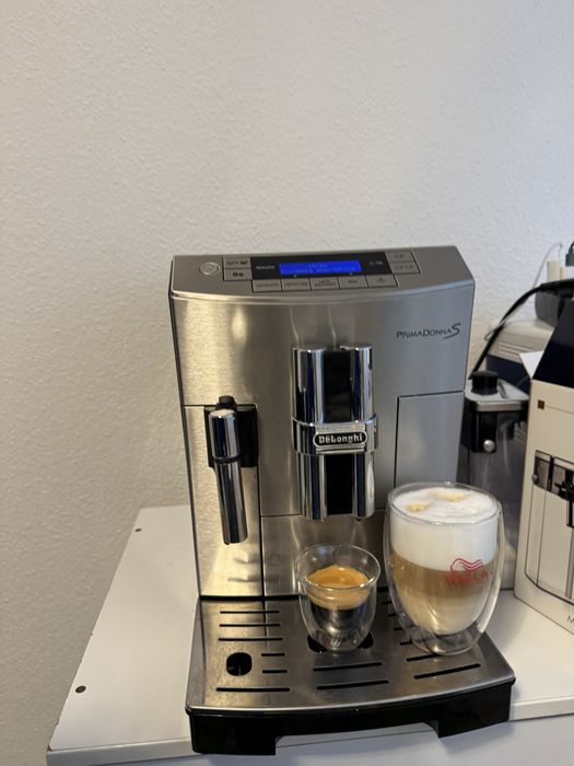 Aparat de cafea boabe/expresor automat Delonghi Prima Dona S Cappucino