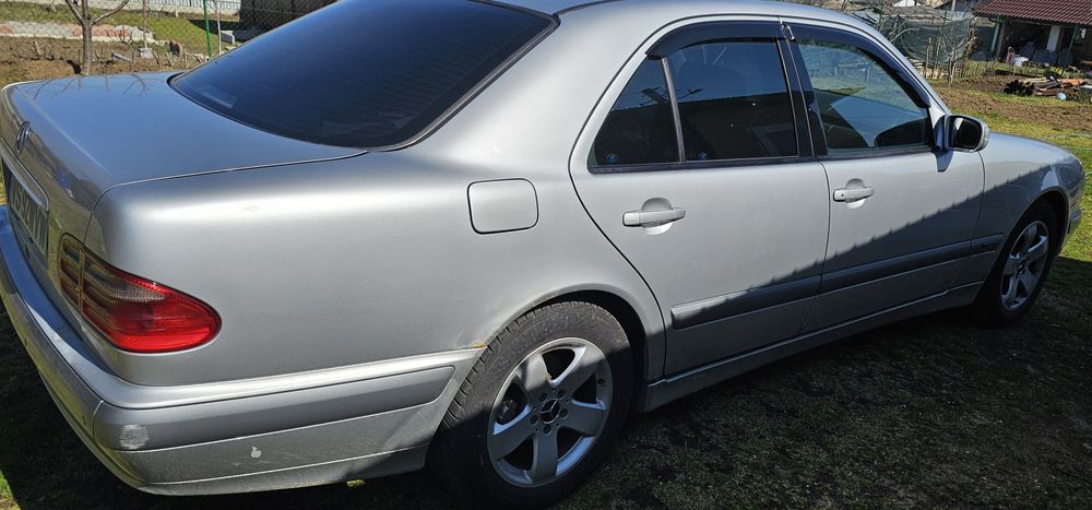 Vând Mercedes Benz W210