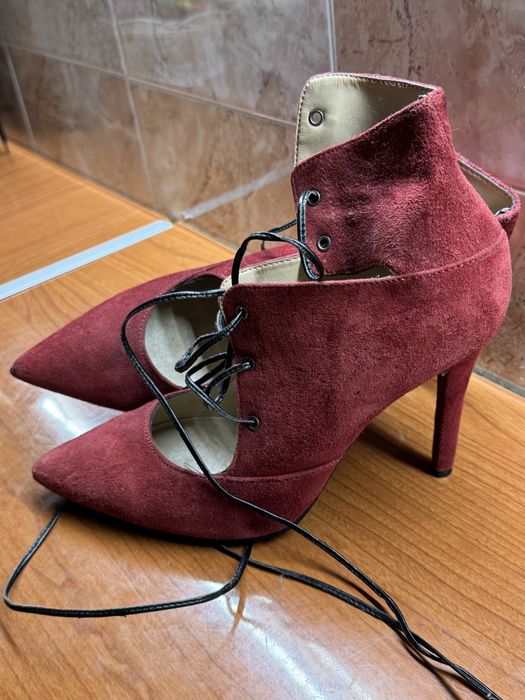 Pantofi stil ghetuta 39 - Piele intoarsa, impecabili