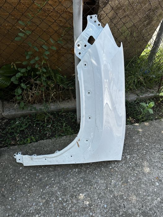 Aripă stânga față toyota yaris cross.