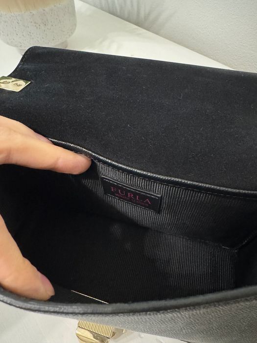 Черна кожена чанта Furla