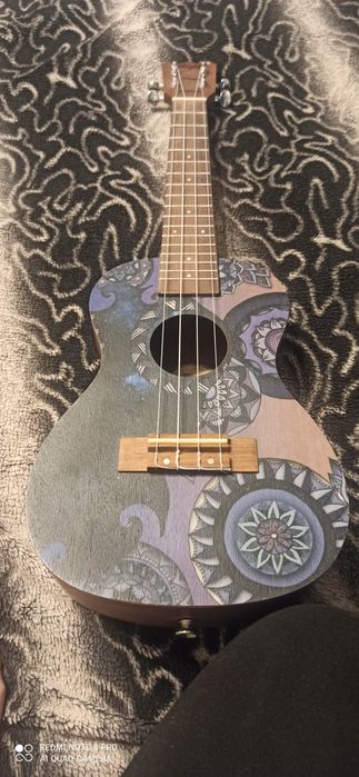 Укулеле в хорошем состояние