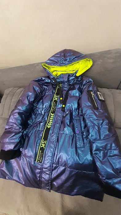 Продам детскую куртку
