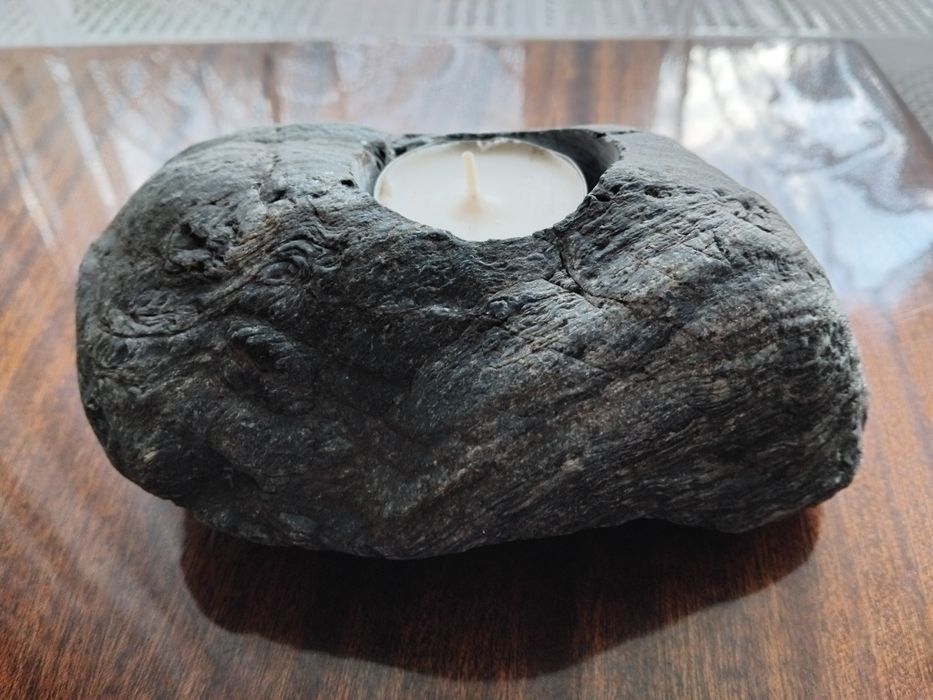 Свещници и украса от естествен камък