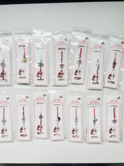 Ръчно изработени мартенички гривни различни видове