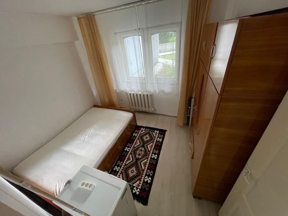 Inchiriez apartament cu 3 camere