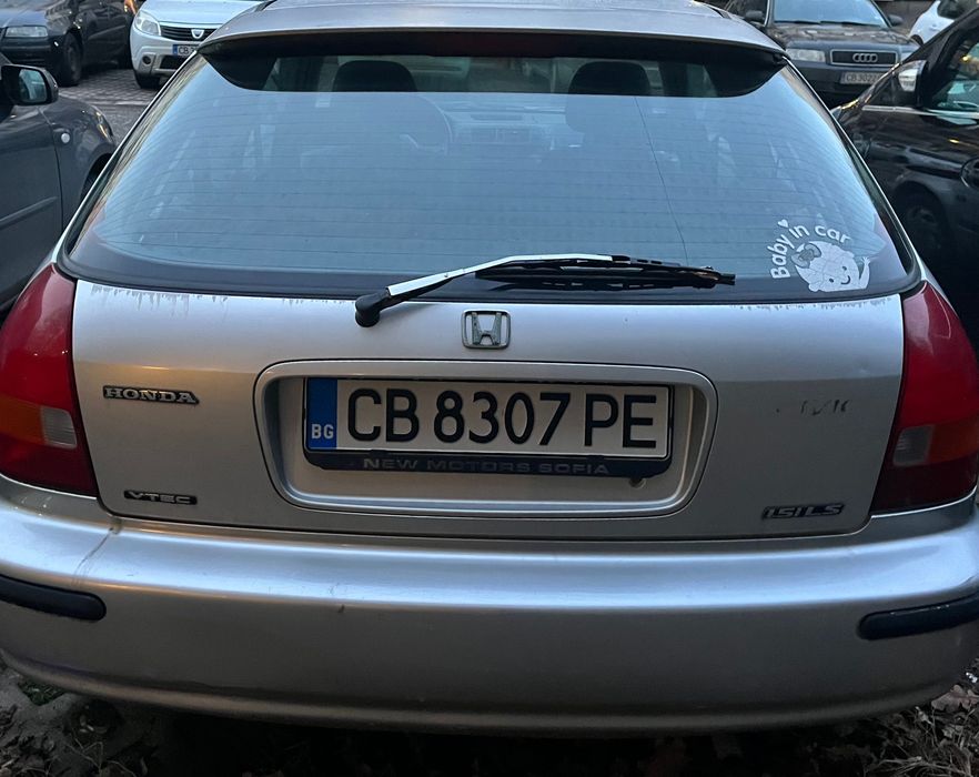 Автомобил Хонда Сивик