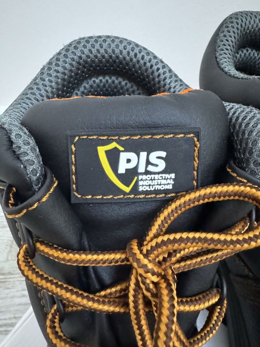 новые Ботинки отличного качества