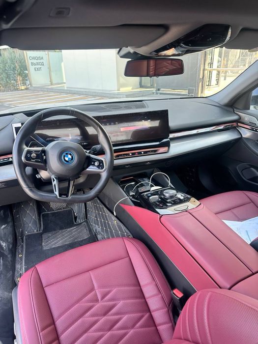 BMW i5 eDrive40L Премиум электрокар