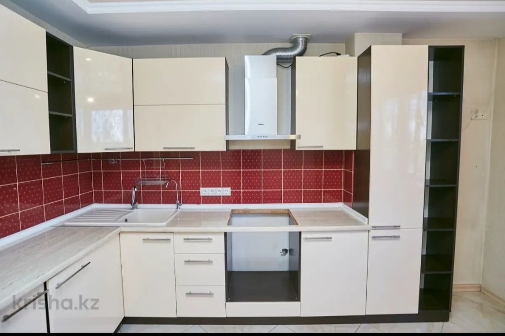 Продам кухонную вытяжку Hansa.