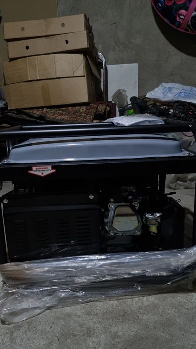 бензиновый генератор новый на 6500kw