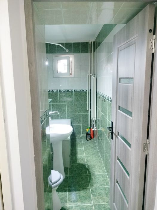 Apartament 2 cam , semidecomandat,,zona vest-podul înalt,etj 2 multiple îmbunătățiri.