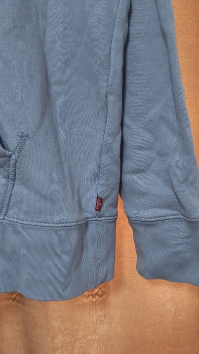 Vând Hanorac Levi's