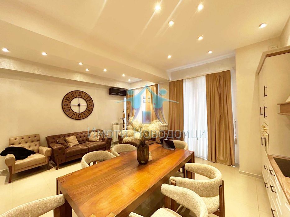 Продава се Тристаен апартамент в Шумен, Пазара - 110 кв.м за 2273 €/кв.м - Снимка #2