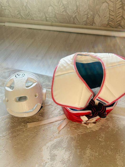 Продаю шлем и протектор для таеквандо