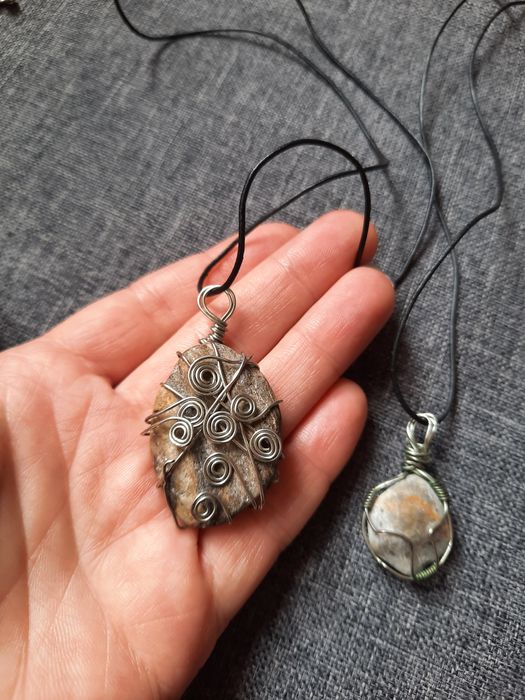 медальон дамски/колие/ръчно изработен/handmade/бижу/камък и метал