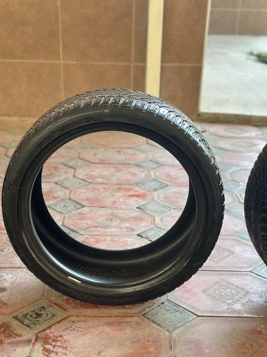 Шины 235/40/19 зимние