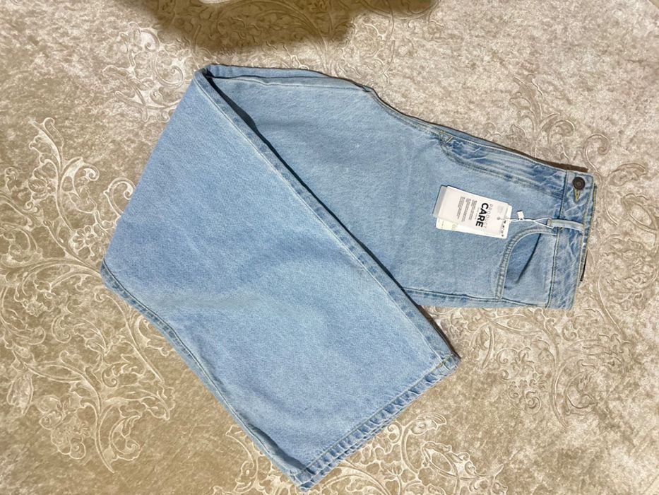 Джинсы от Stradivarius