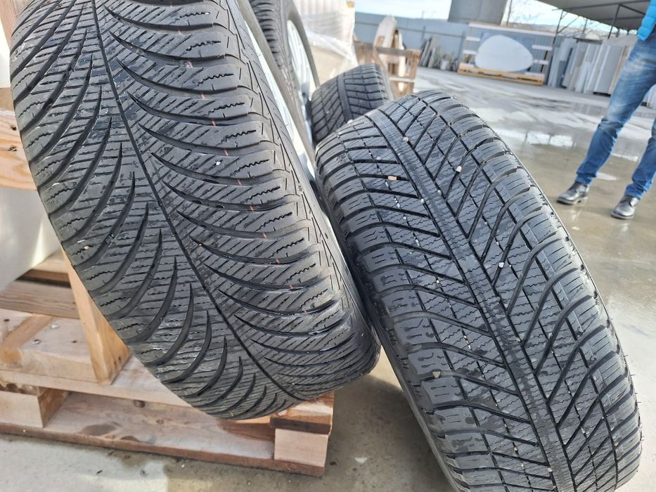 Vând Jante+Anvelope de Iarna M+S Model: GoodYear 235/55 R17