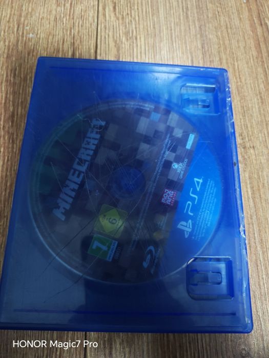 Vând PS 4 +statie încărcare manetă noua și jocuri