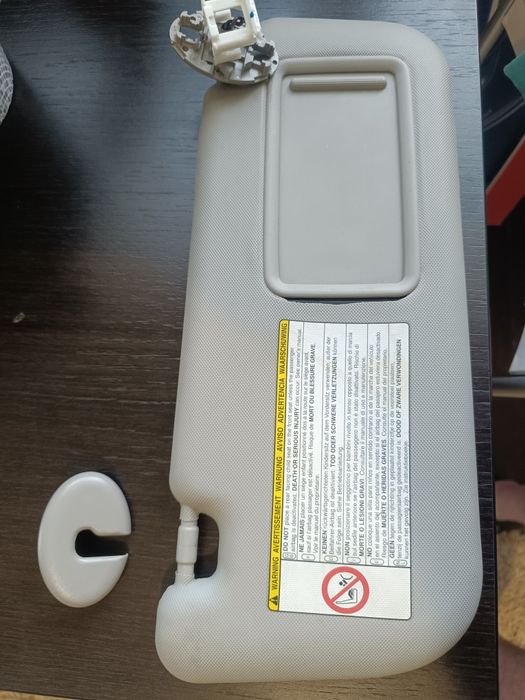 Сенник за  Toyota Auris 2007-2012 г.