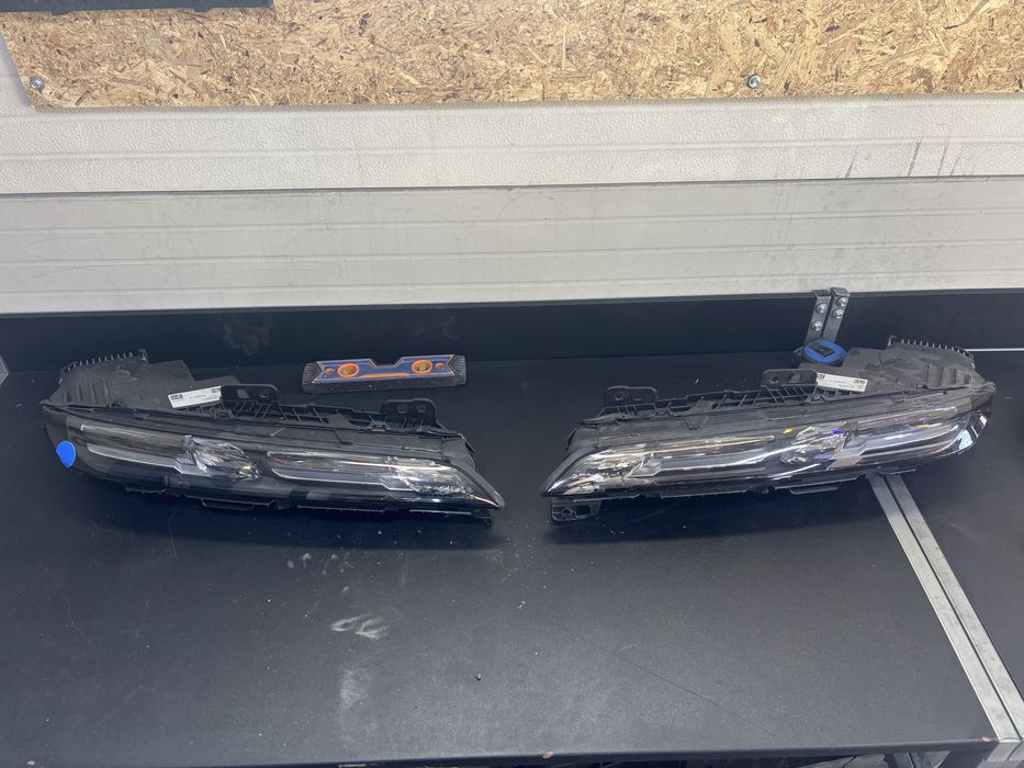 Faruri crystal BMW G70 seria 7