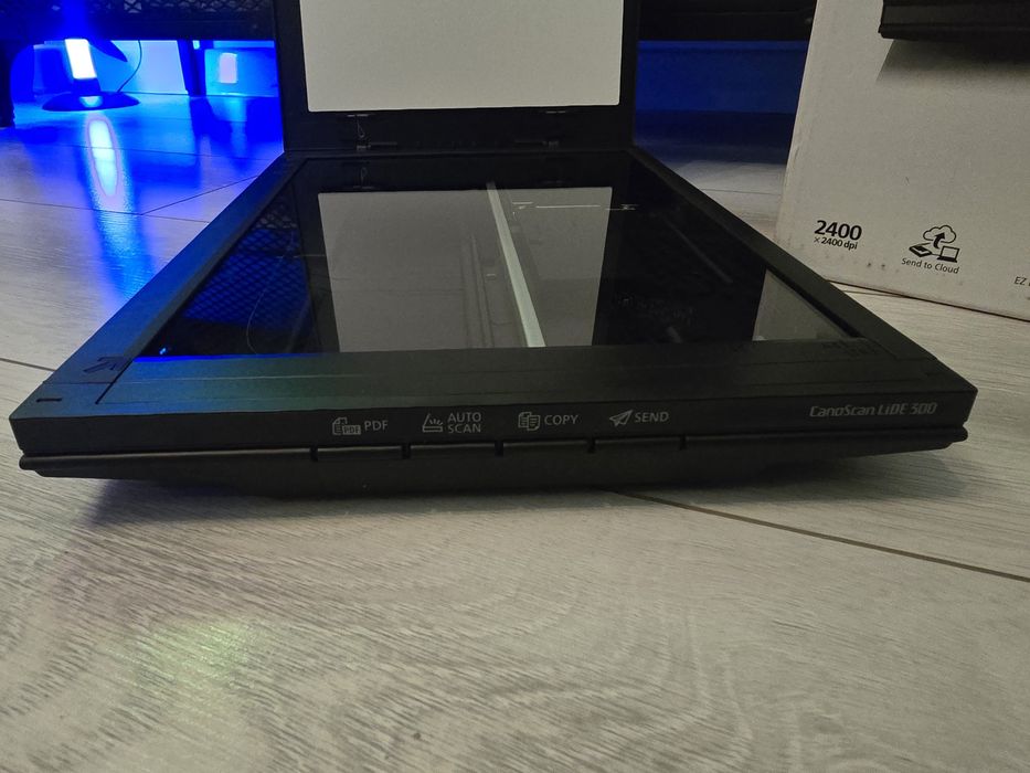 Scanner Canon LiDE 300 NOU, USB, în cutie

cutie
